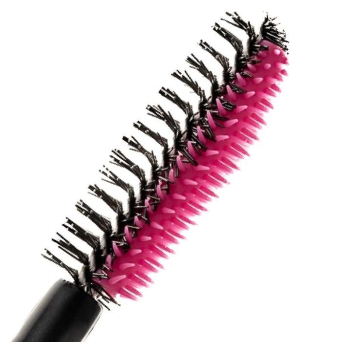 Younique QUADRA mascara application with dual bristle applicator